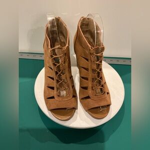 Michael Kors Elsie Women's Suede Cutout Lace-Up Peep Toe Heels in Tan Size 6